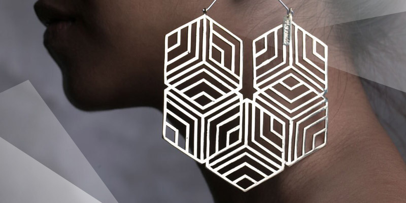 Масивні сережки: як вибрати та з чим носити